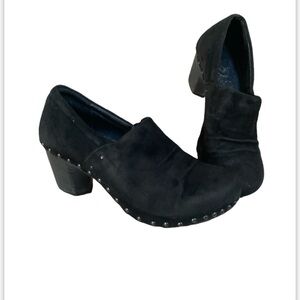 Dansko Nori Suede Slouch Heeled Clog studded black size 39